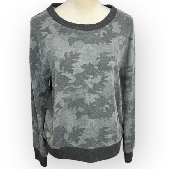 Splendid Women's Leaf Camo Crewneck Sweatshirt Gray Size S Casual Long Sleeve - Picture 1 of 13